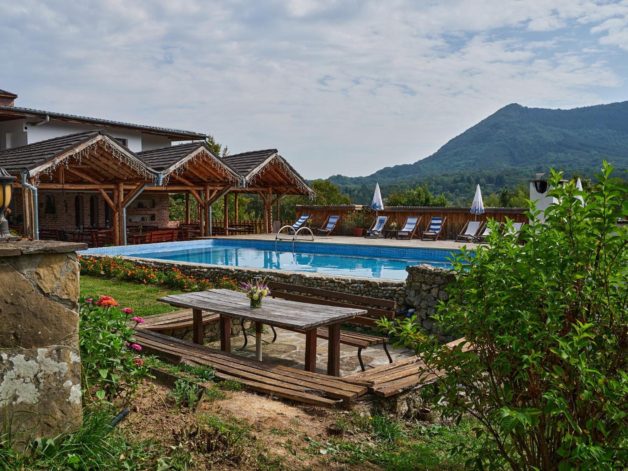 Hotel Tihiat Kat Apriltsi  Εξωτερικό φωτογραφία